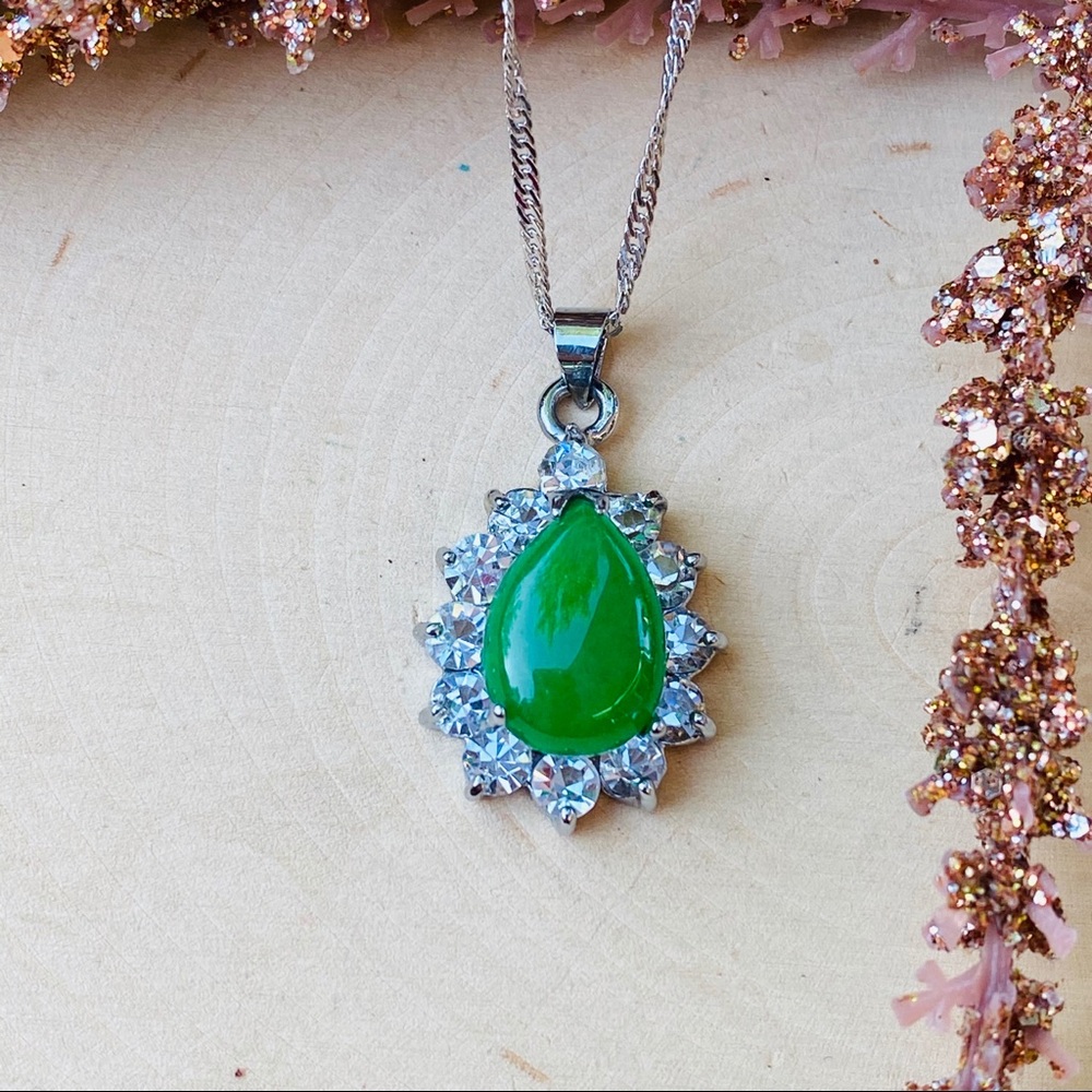 Green Jade Natural Gemstone Pendant Necklace